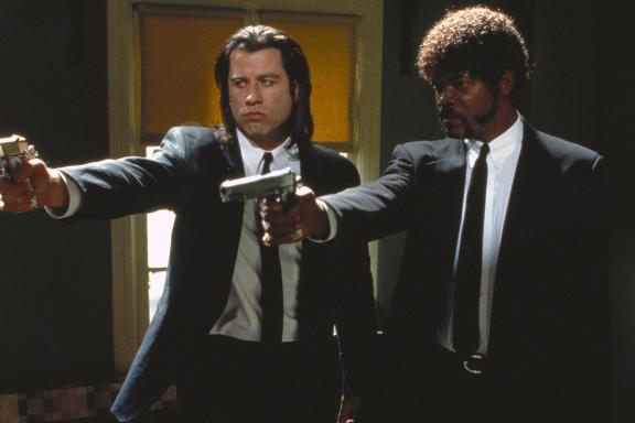 Vincent Vega und Jules Winnfield mit Pistolen | © Images Courtesy of Park Circus/Paramount